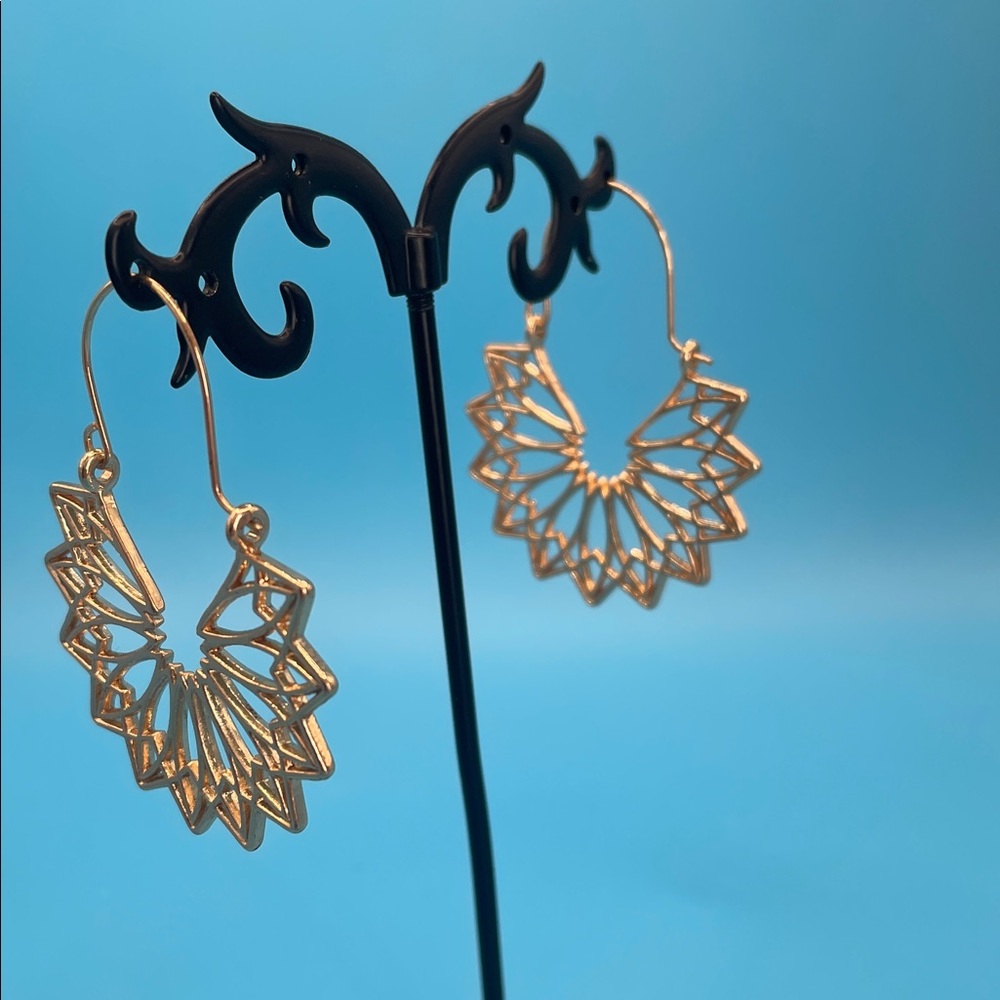 Elegant Gold tone Geometric Earrings U hook dangle 1 1/2”